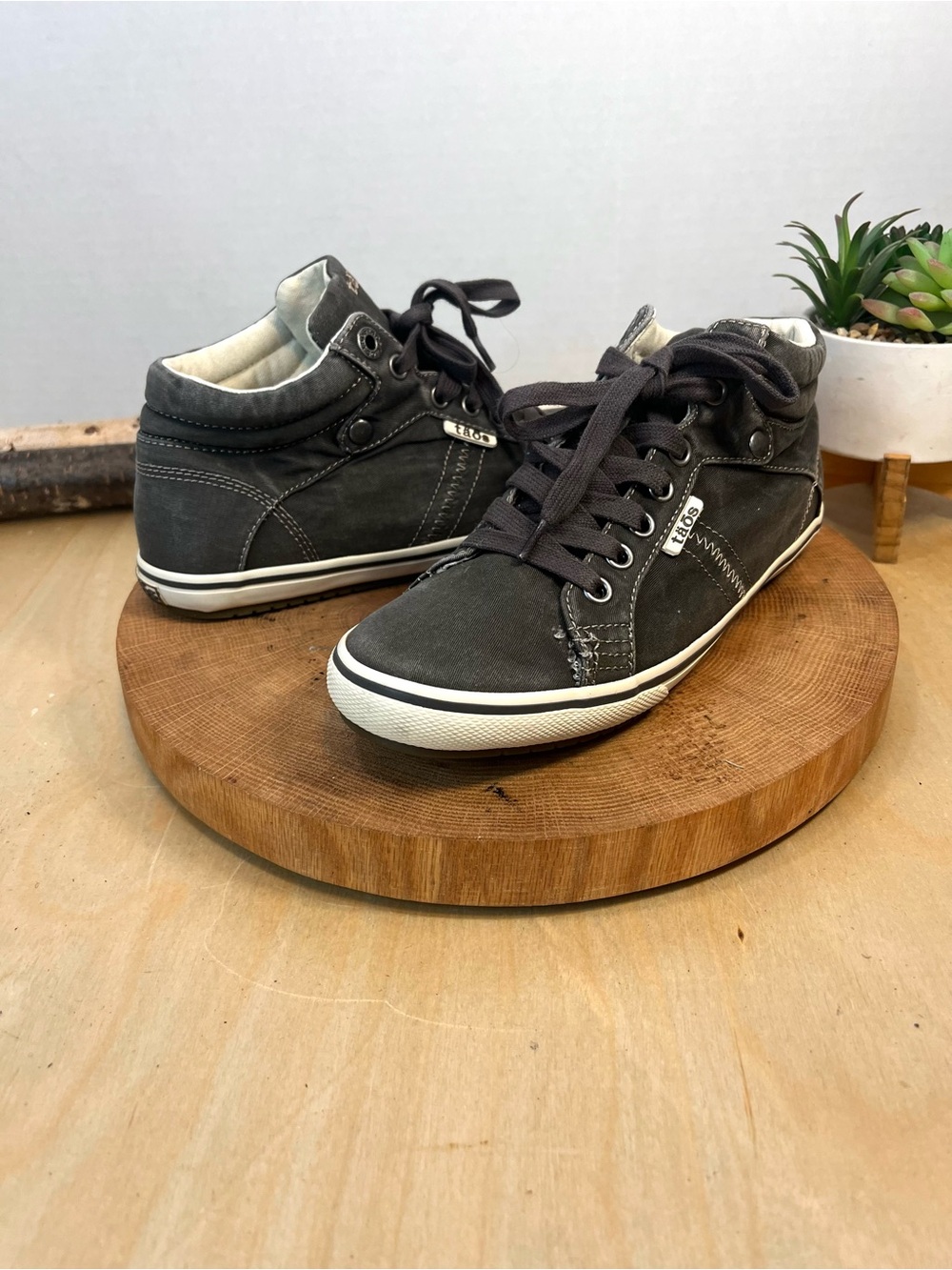 Taos Footwear Star Canvas High Top Sneakers Black Size 6.5